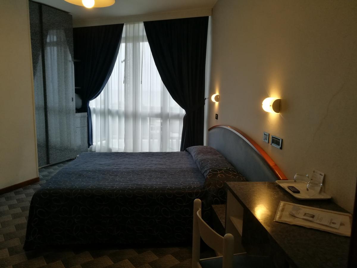 Hotel Meripol Alba Adriatica Exterior photo
