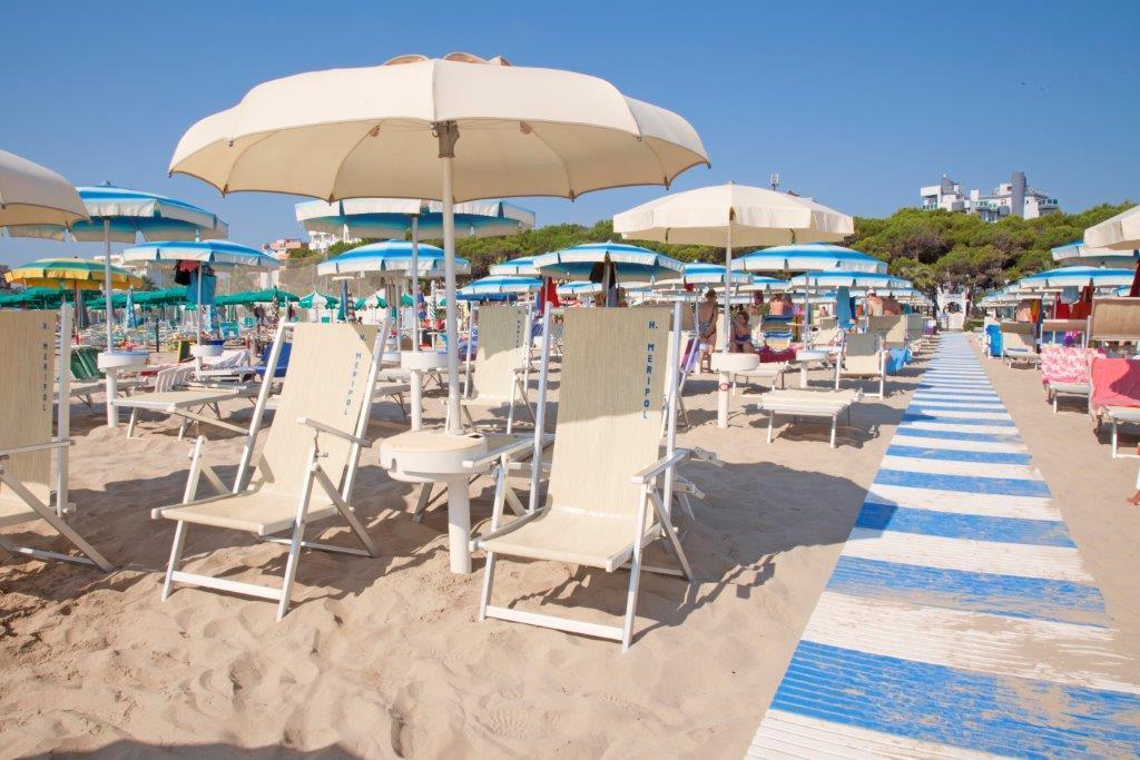 Hotel Meripol Alba Adriatica Exterior photo